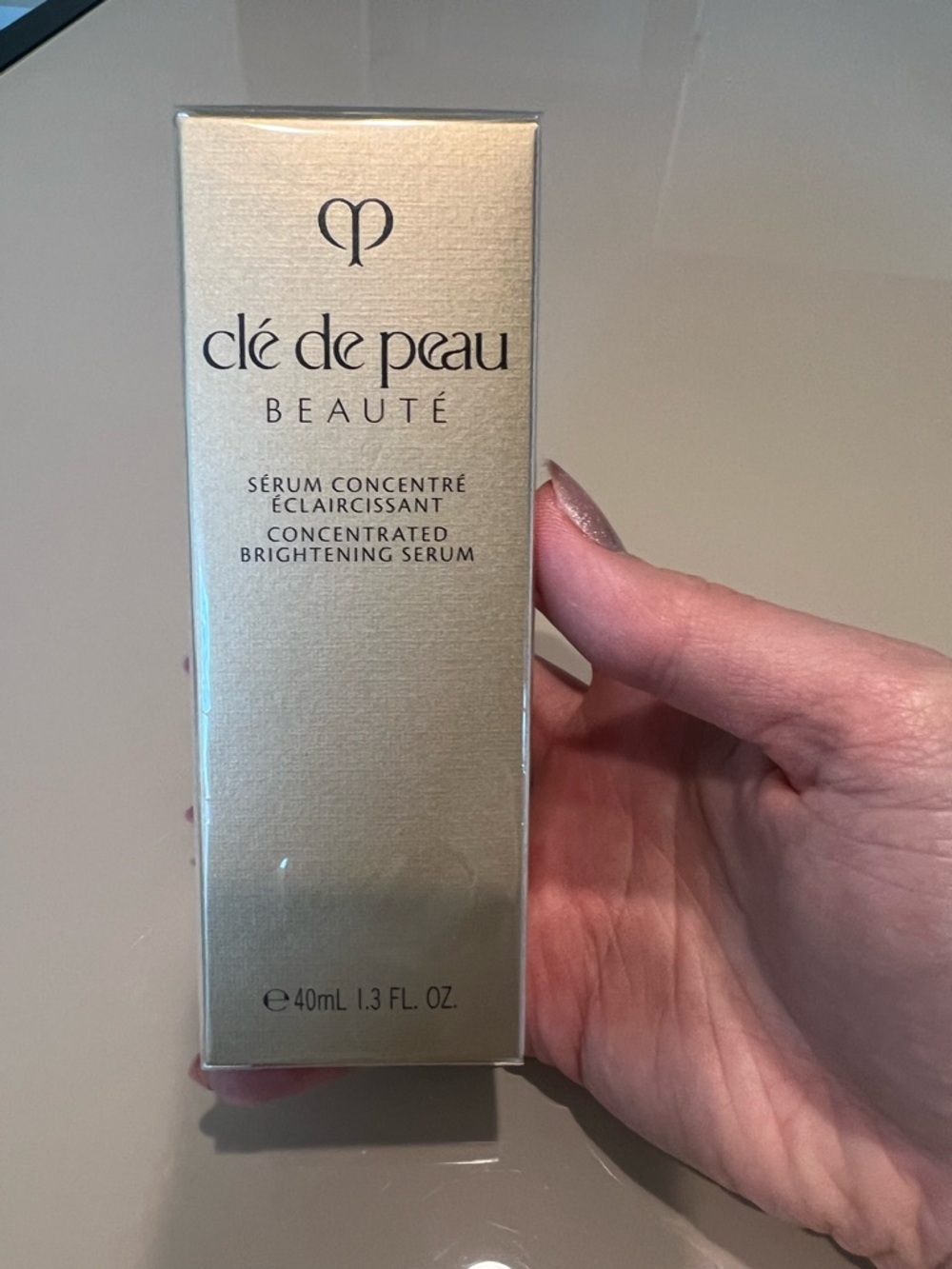 cle de peau Beauté Concentrated Brightening Serum - Gold Box